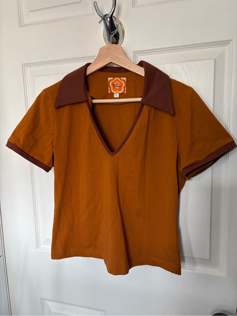 NWOT - The Chain Designs Retro V-Neck cotton crop top with 70s collar